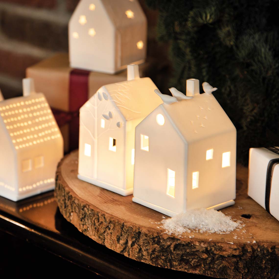 LIGHT HOUSE BIRD HOUSE PORCELAINE - RADER DESIGN STORIES