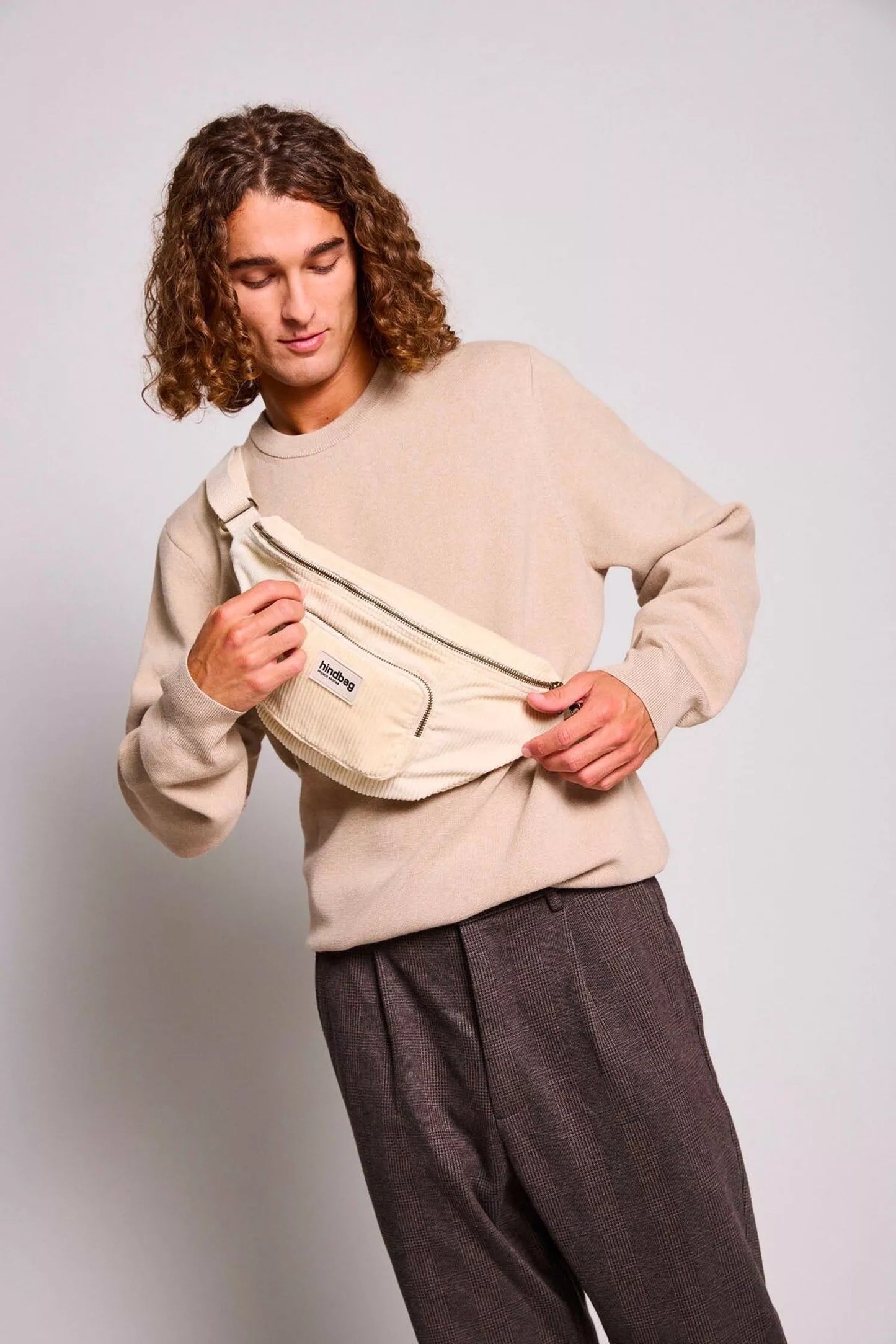 SAC BANANE SOFIA VELOURS BEIGE - HINDBAG