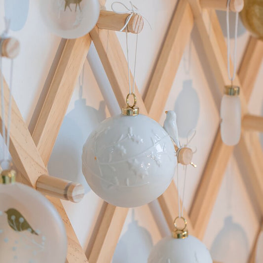 BOULE DE NOEL EN PORCELAINE - OISEAU - RADER DESIGN STORIES