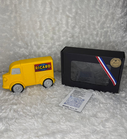 CAMION EN PLÂTRE - HY RICARD