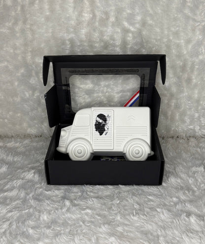 CAMION EN PLÂTRE - HY CORSE