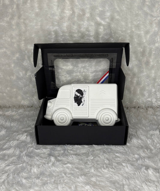 CAMION EN PLÂTRE - HY CORSE