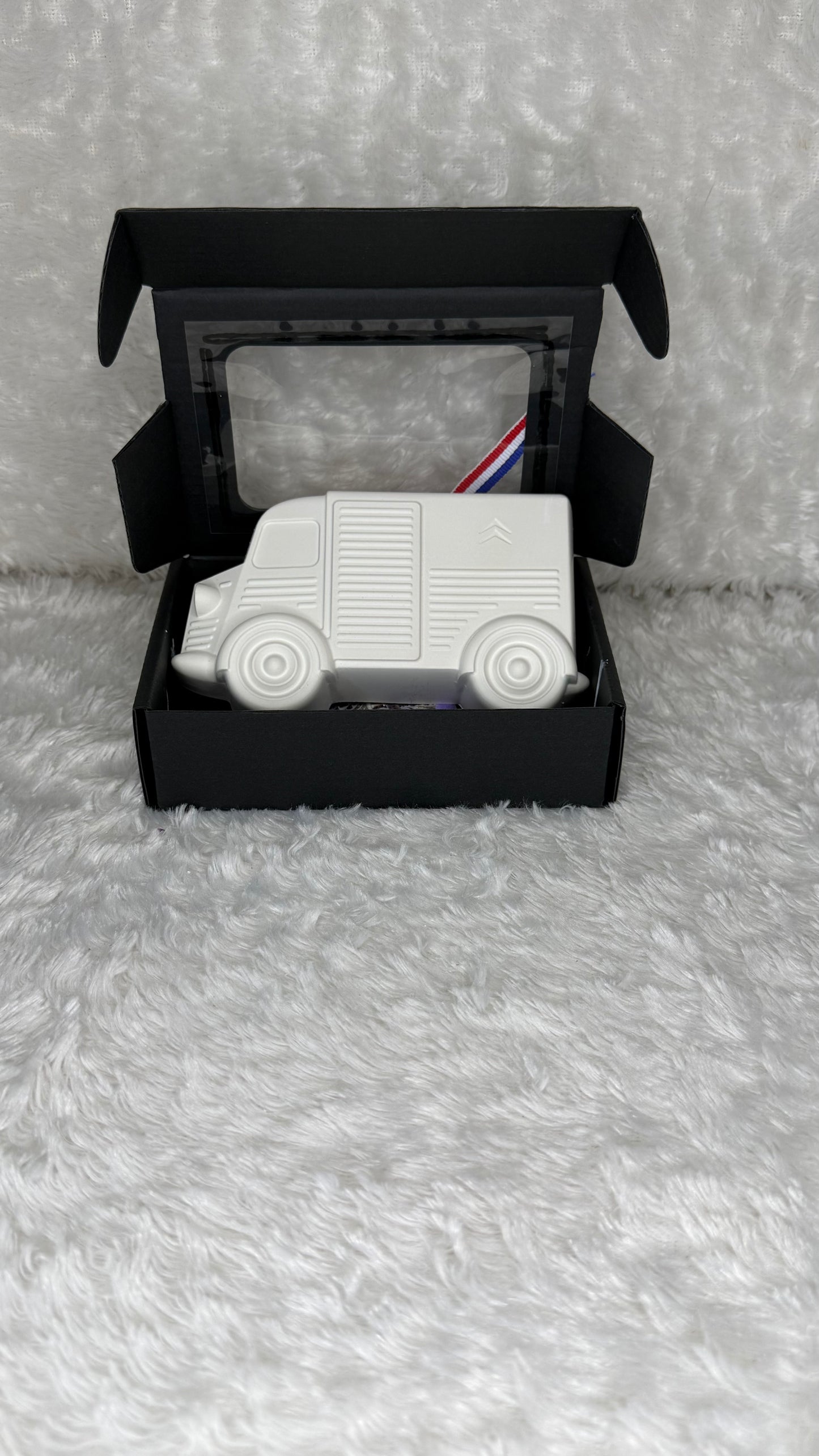CAMION EN PLÂTRE - HY A COLORIER