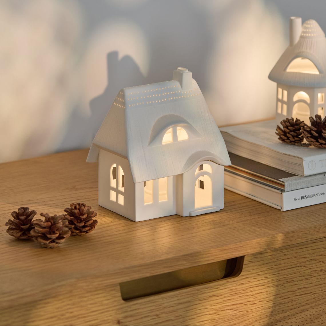 PHOTOPHORE EN PORCELAINE - GRANDE MAISON AU TOIT DE CHAUME - RADER DESIGN STORIES