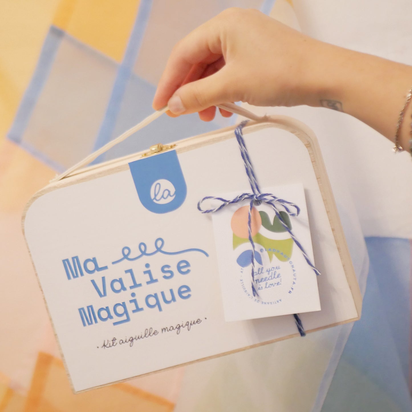 KIT PUNCH NEEDLE MA VALISE MAGIQUE - LADY AUTONAUTA