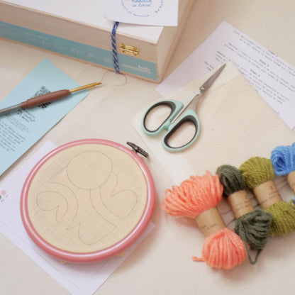 KIT PUNCH NEEDLE MA VALISE MAGIQUE - LADY AUTONAUTA