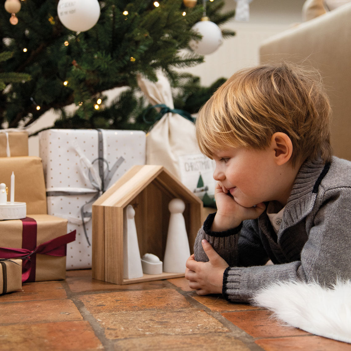 CRECHE EN BOIS ET PORCELAINE - RADER DESIGN STORIES