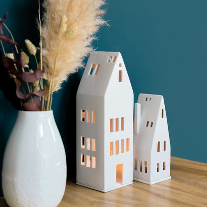 PHOTOPHORE EN PORCELAINE - GRAND IMMEUBLE TOIT POINTU - RADER DESIGN STORIES